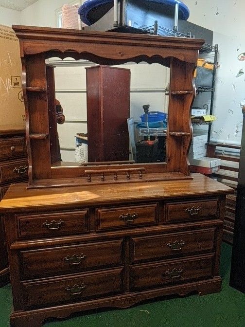 1976 Broyhill 6 Piece Queen Bedroom Set