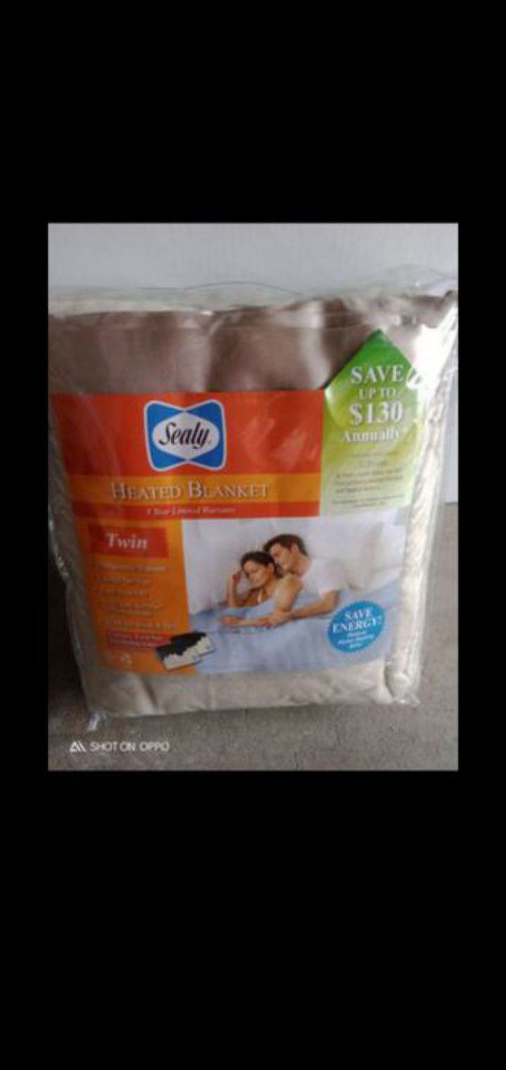 Cerritos.. NEW Saely twin size heating blanket