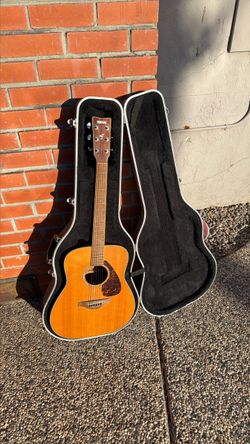 Yamaha Acoustic Guitar with Hard Case