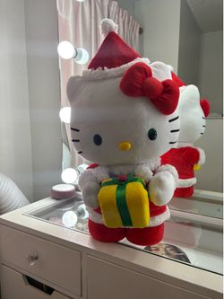 Hello kitty Christmas greeter