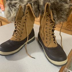 Woman Snow Boots Size 7