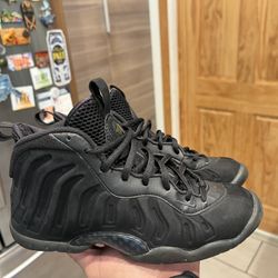 Nike Air Foamposite One Boys Size 4Y Black On Black Basketball  
