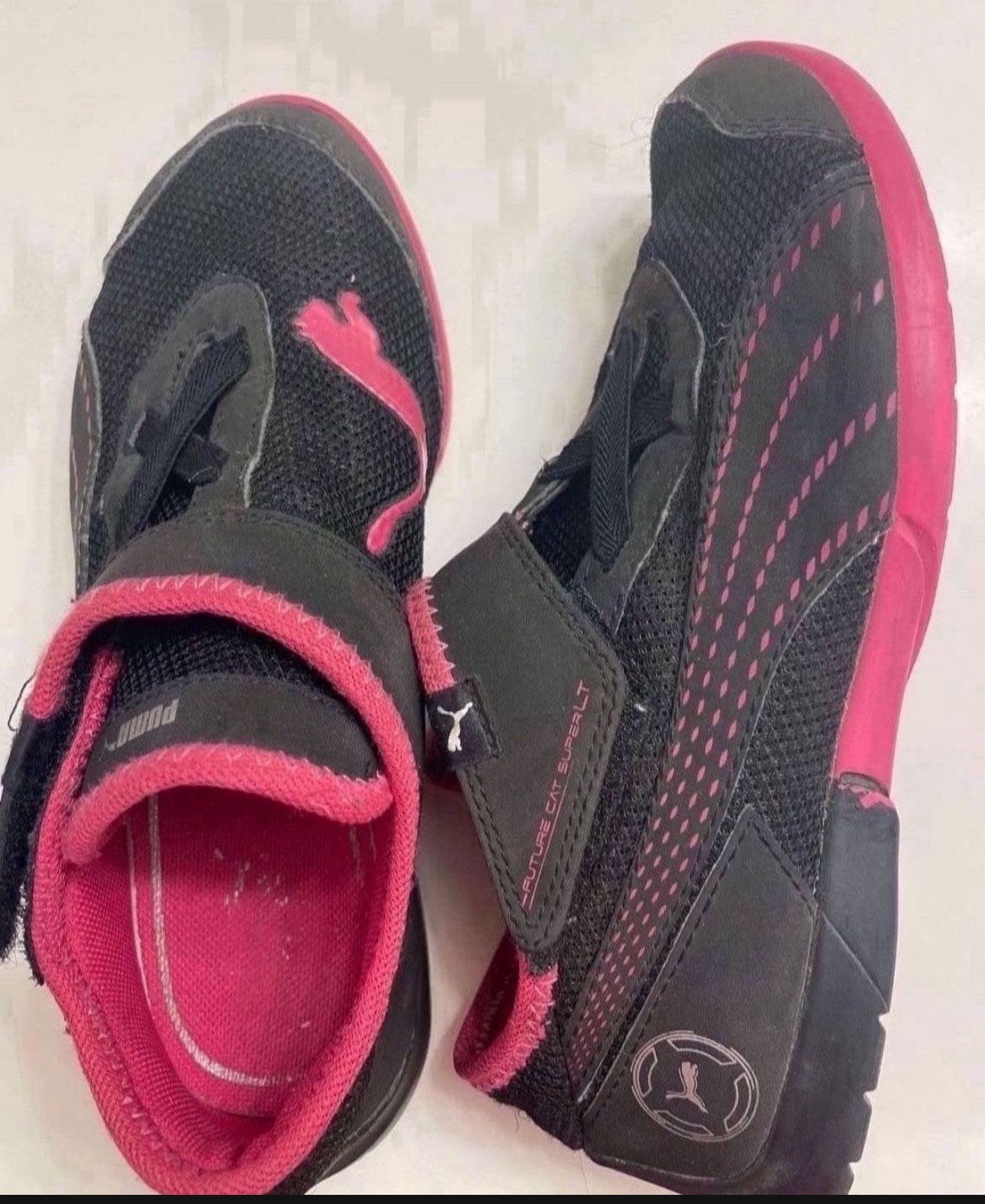 Girls Sneakers Puma, Size 1 Like new