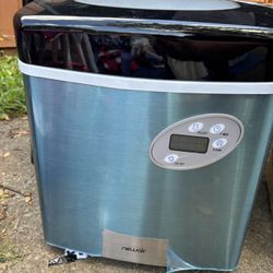 Newair ice Maker