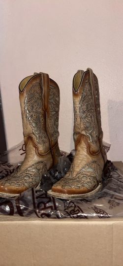 Coral boots size 6