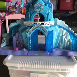 Frozen Little People Ice Castle