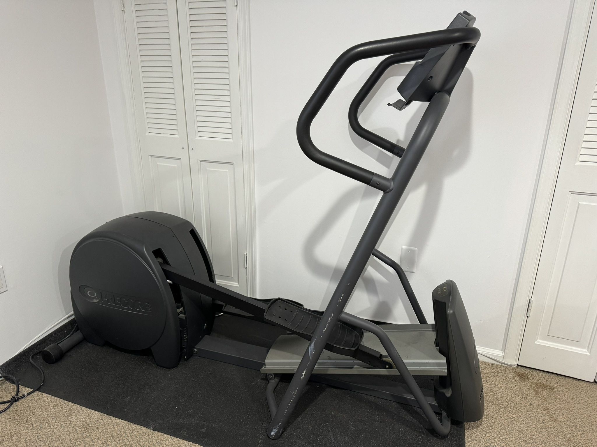 Precor EFX 5.17 Elliptical Fitness Machine - Excellent Condition