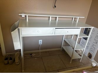 LED light up desk (Cash only)