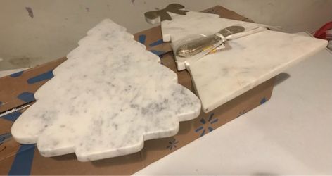 Entertainer marble christmas tree cutting board