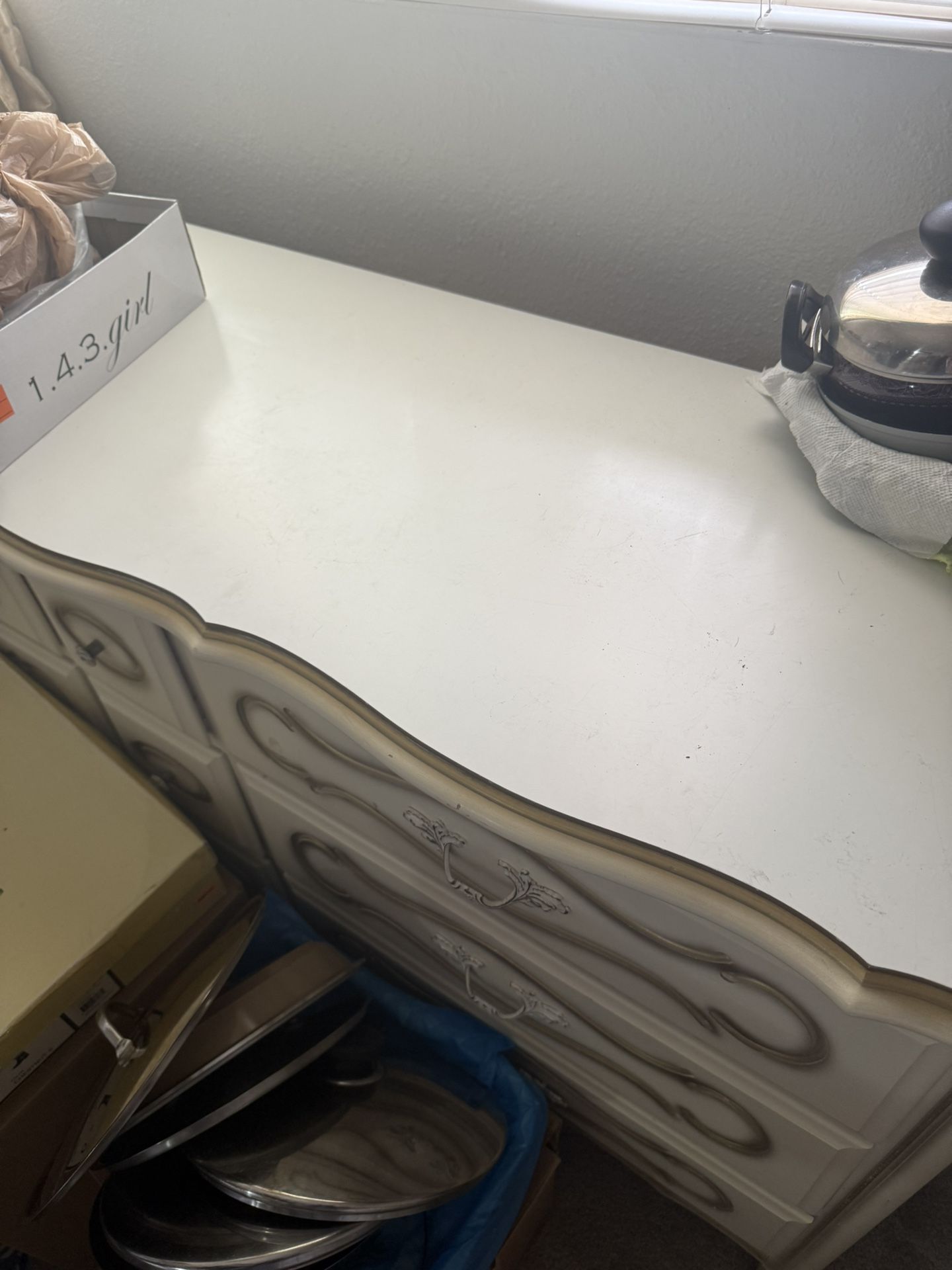Vintage Dresser Off-WhiteWith Gold Accent
