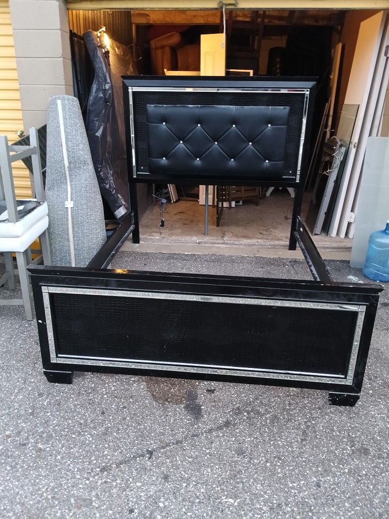 Queen Size Headboard/ Footboard Set