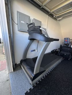 TRUE Performance 8000 Commercial Treadmill – Gym Quality