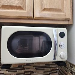 Galanz Retro Microwave Oven - Cream Color