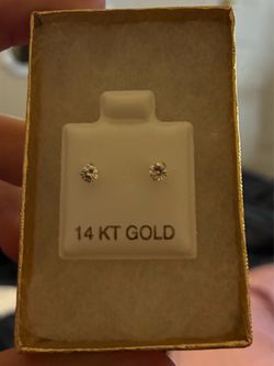 14K Gold Stud Earrings – Brand New – Never Worn