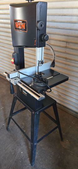 Vertical band saw