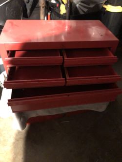 5 Drawer Tool Box In Good Condition