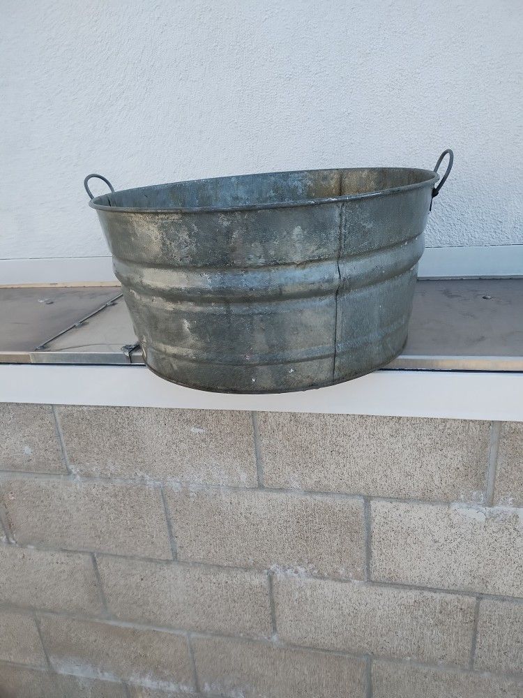 Old School Metal Tub E