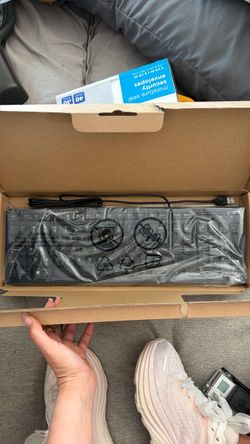 Lenovo wired USB keyboard — full size, unused in box