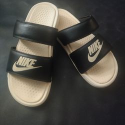 Sandalias Nike. Size 9