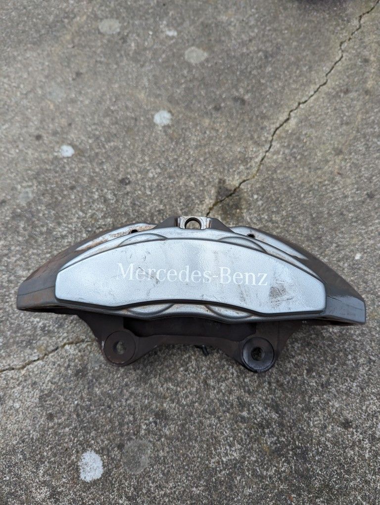 Caliper - Mercedes-Benz (231-421-42-98)

2013-2015 Mercedes-Benz ((contact info removed))

 Used