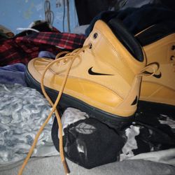 4y Boy Nike Waterproof Boots