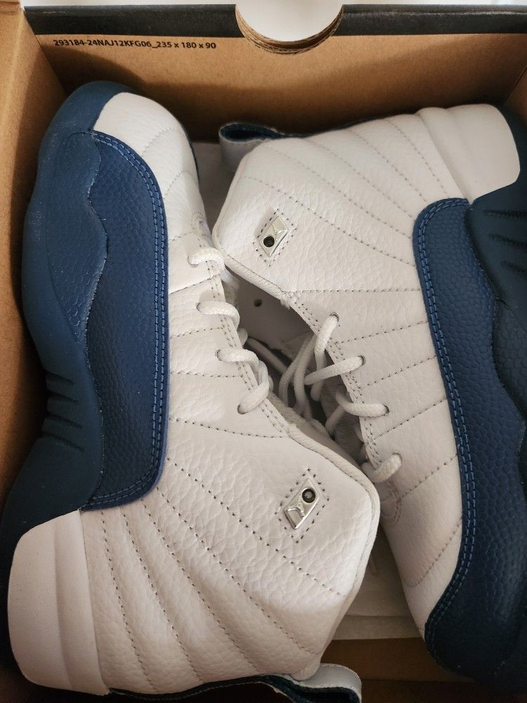 Early Release Jordan 12s Size 13c
