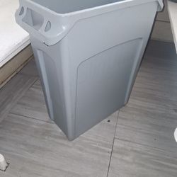16gallon Rubbermaid SlimJim