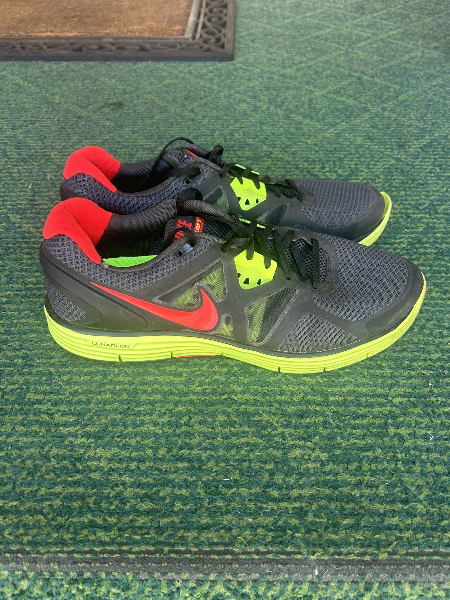 Nike LUNARGLIDE SIZE 14, Black, Red, Florescent