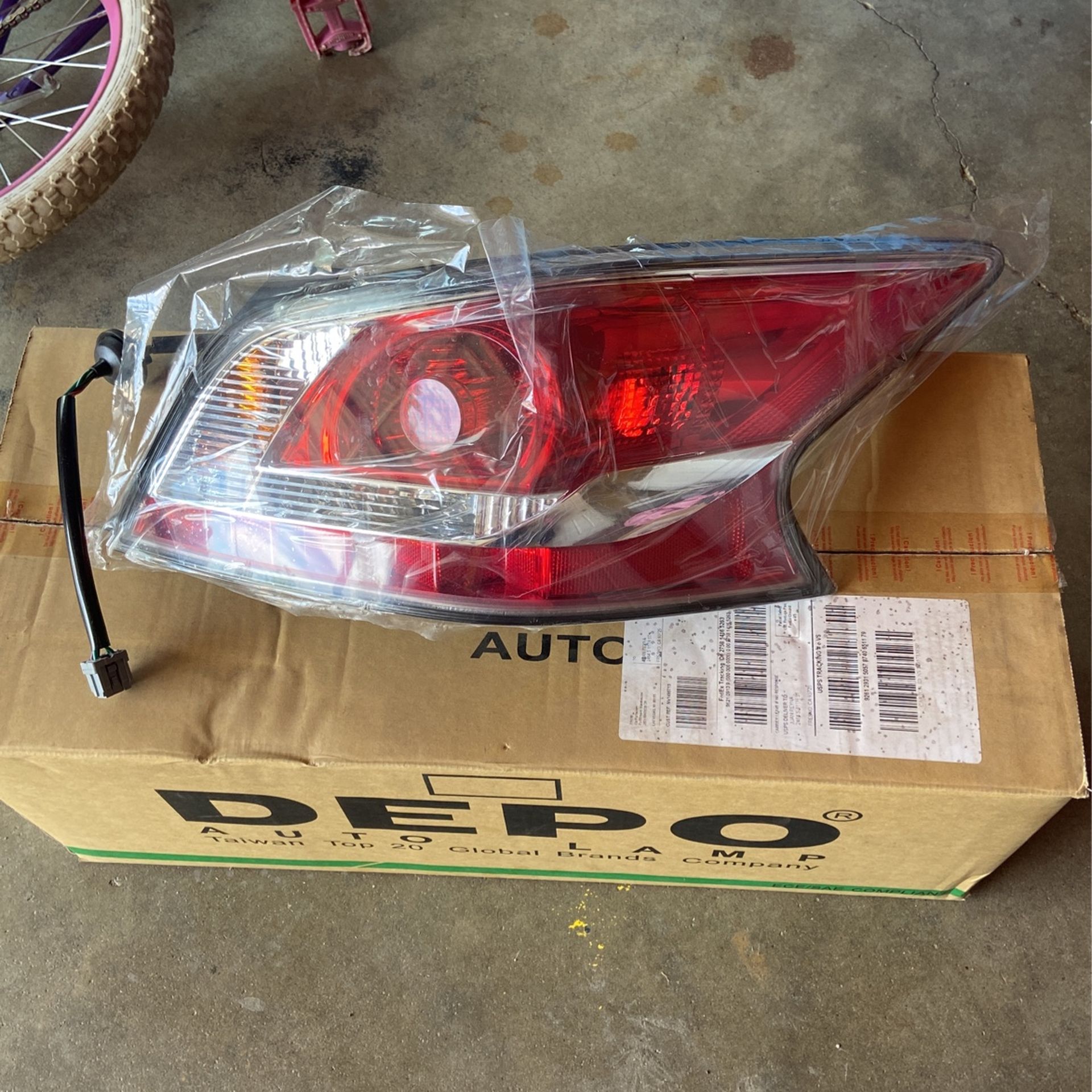 Right Rear Headlight Nissan Altima 2013-2015