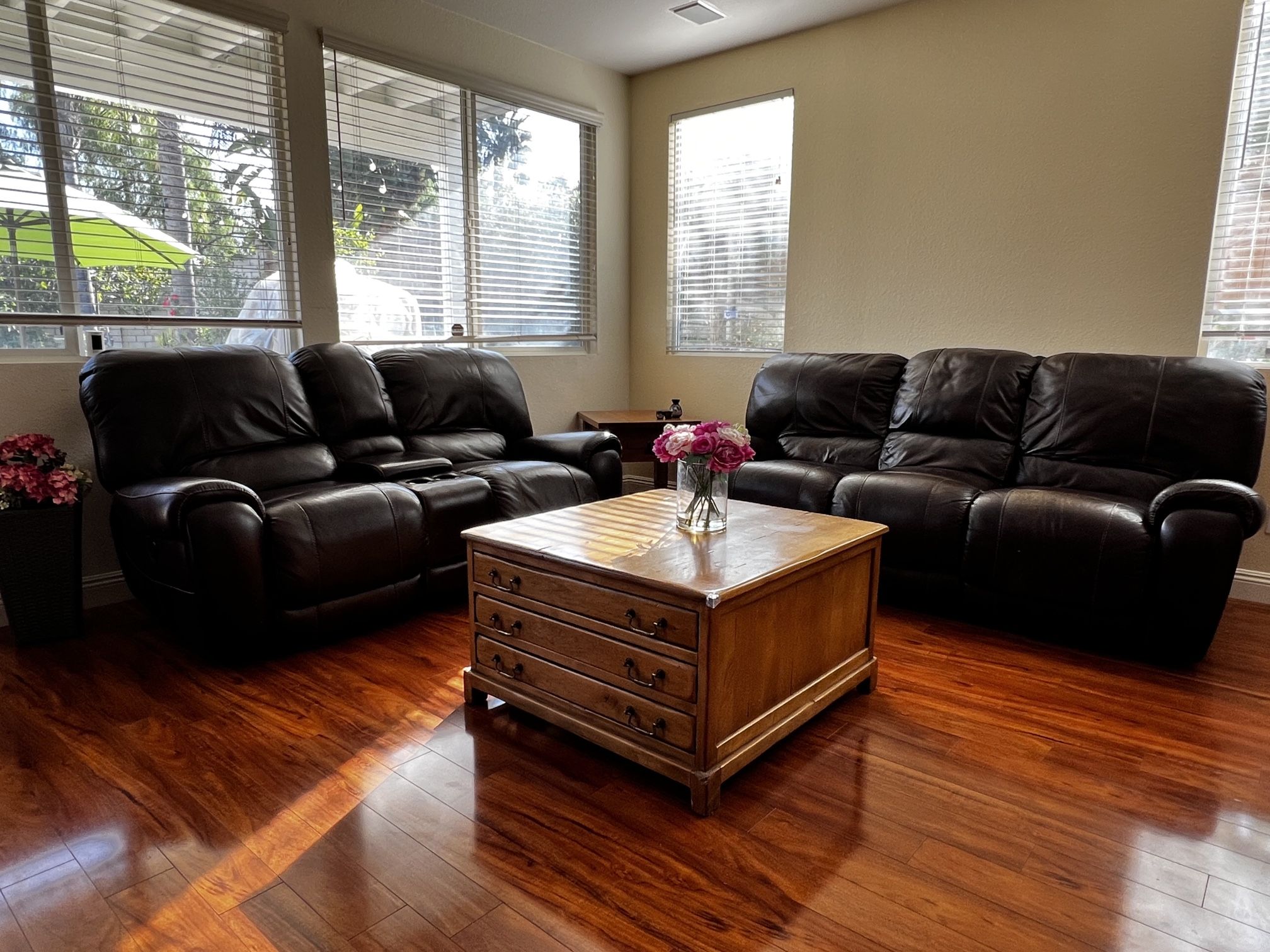 Comfy Leather Couch Recliner 