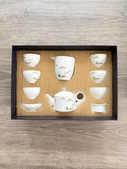 Traditional Chinese Tea Set (Brand New)