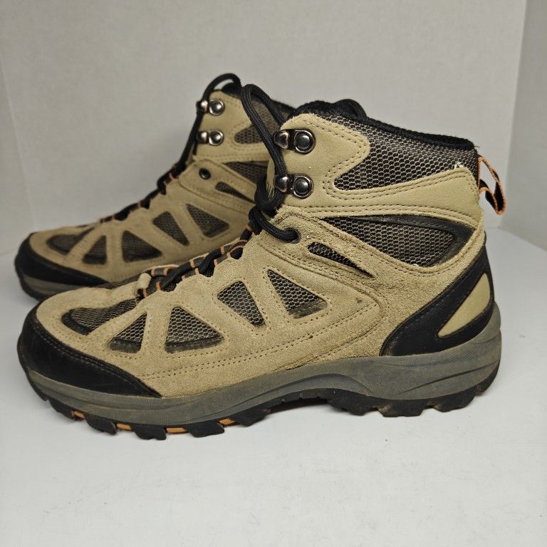 Size 7 US MENS  suede Denali Outback hiking boots