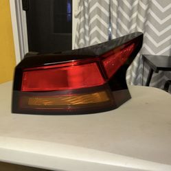 2022 - 2024 Nissan Altima Passenger Side Tail Light