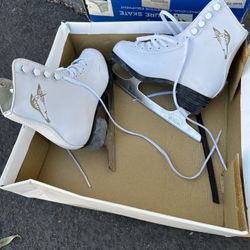 Ice Skating Shoes Size 1  $10
