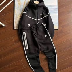 Nike Tech Set