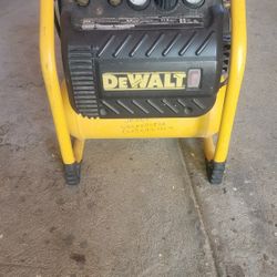 Dewalt 2.5 Gallon Compressor 