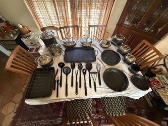 36 Piece Calphalon suite Cookware Set $300 Or Best offer