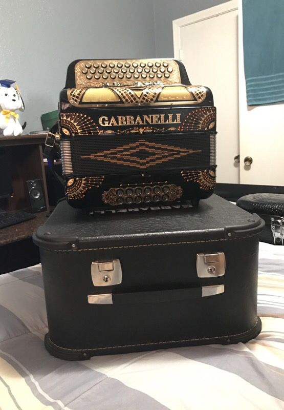 Gabbanelli Negro Con Oro for Sale in Bellflower, CA - OfferUp