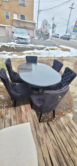 Beautiful Dining  Table Set  & 6 Chairs 