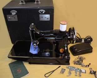 Singer Featherweight 221 Portable Sewing Machine