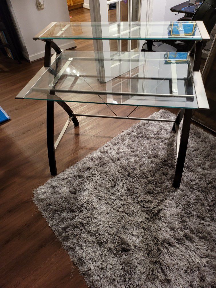 Glass Top Desk. Dimensions 40×30×28