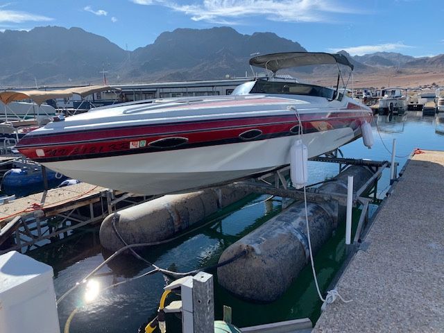 1993 Conquest Speed boat