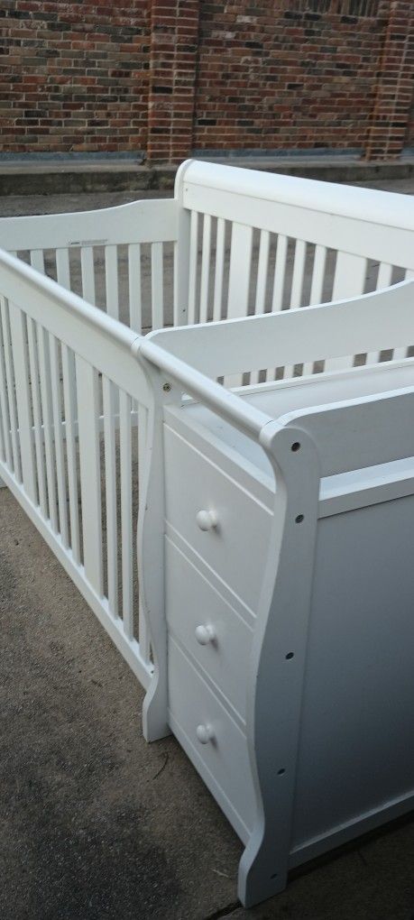 Solid Wood White Crib With Changing Table With 3 Drawers And 3 Shelves Storage