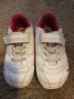 Puma tennis shoes 6 toddlers girl