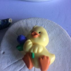 RUSS Yellow Duck With Flower Plastic Lapel Hat Tie Pin Brooch