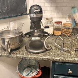 KitchenAid Professional 600 Stand Mixer – 6 Qt – Includes Attachments