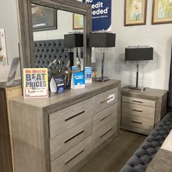Dresser, Mirror And Nightstand 🤎☁️ $899