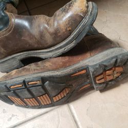 STEEL TOE  9.5D ARIAT BOOTS
