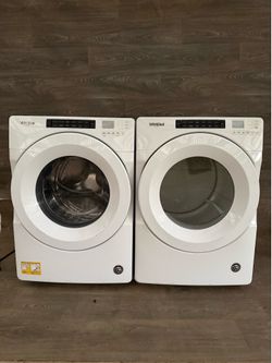 Whirlpool washer and gas dryer laundry set