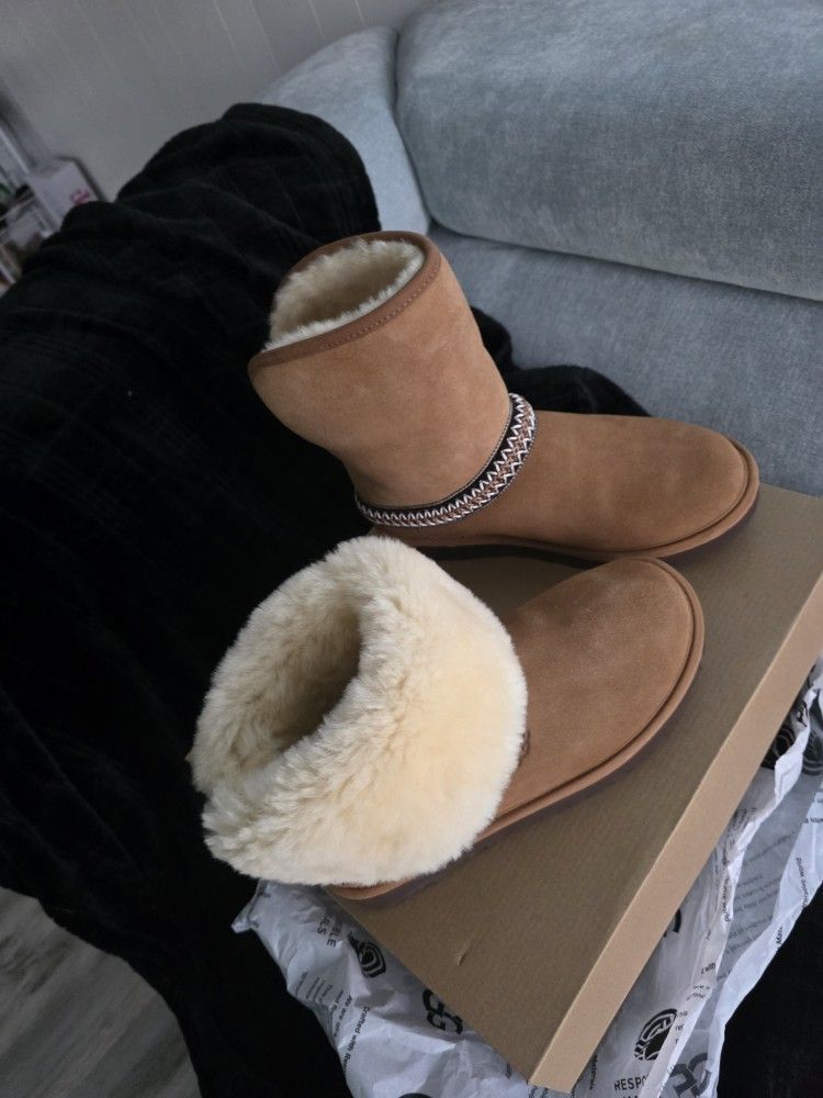 Uggs Size 8 New